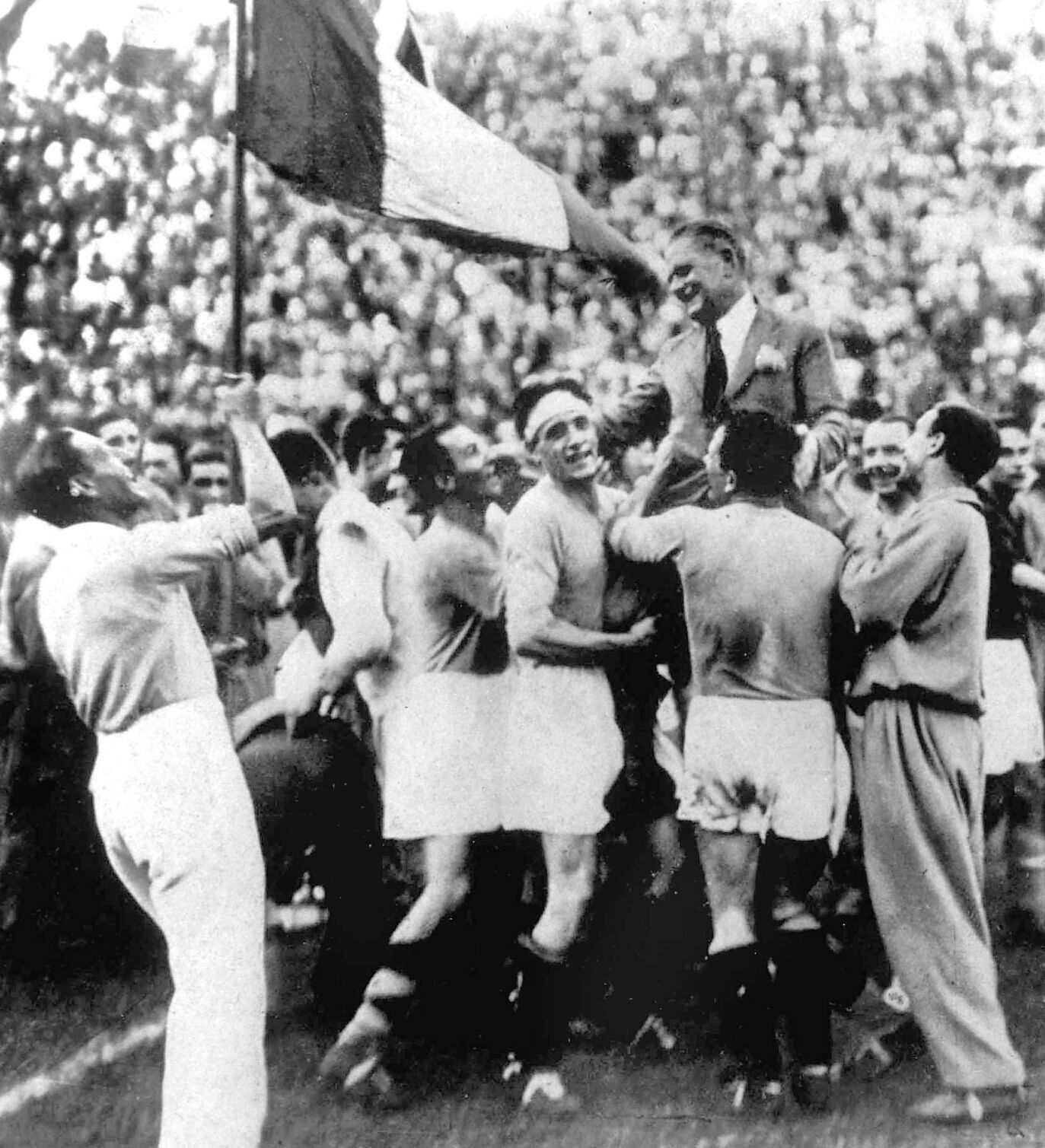1934: Italy beats Czechoslovakia in extra time to win second FIFA World Cup